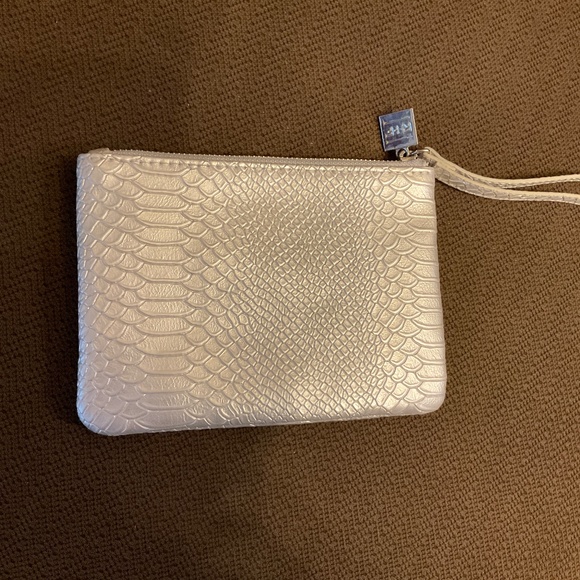 Rodan Fields Silver clutch/wristlet - Picture 4 of 7